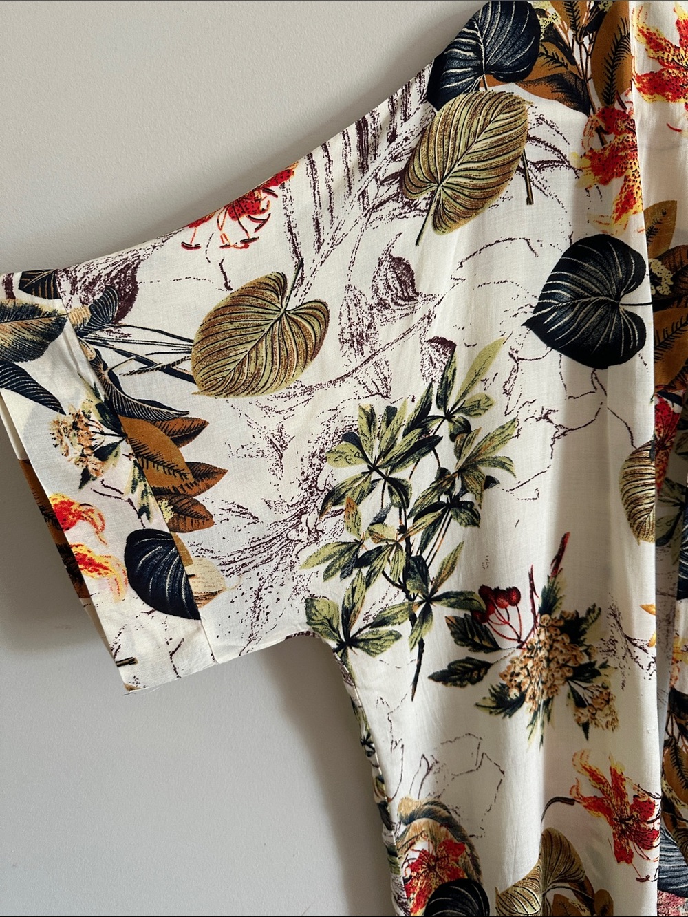 Cream tie-waist kimono - Picture 10 of 11